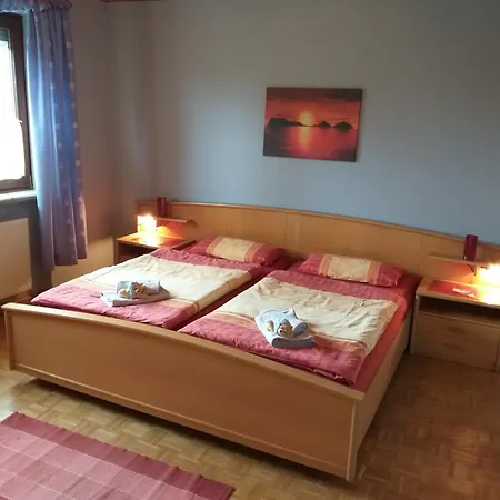 Zwei Schlafzimmer- Apartment 